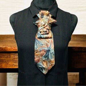 Floral Patterned Women's Necktie with Ballerina Brooch:
